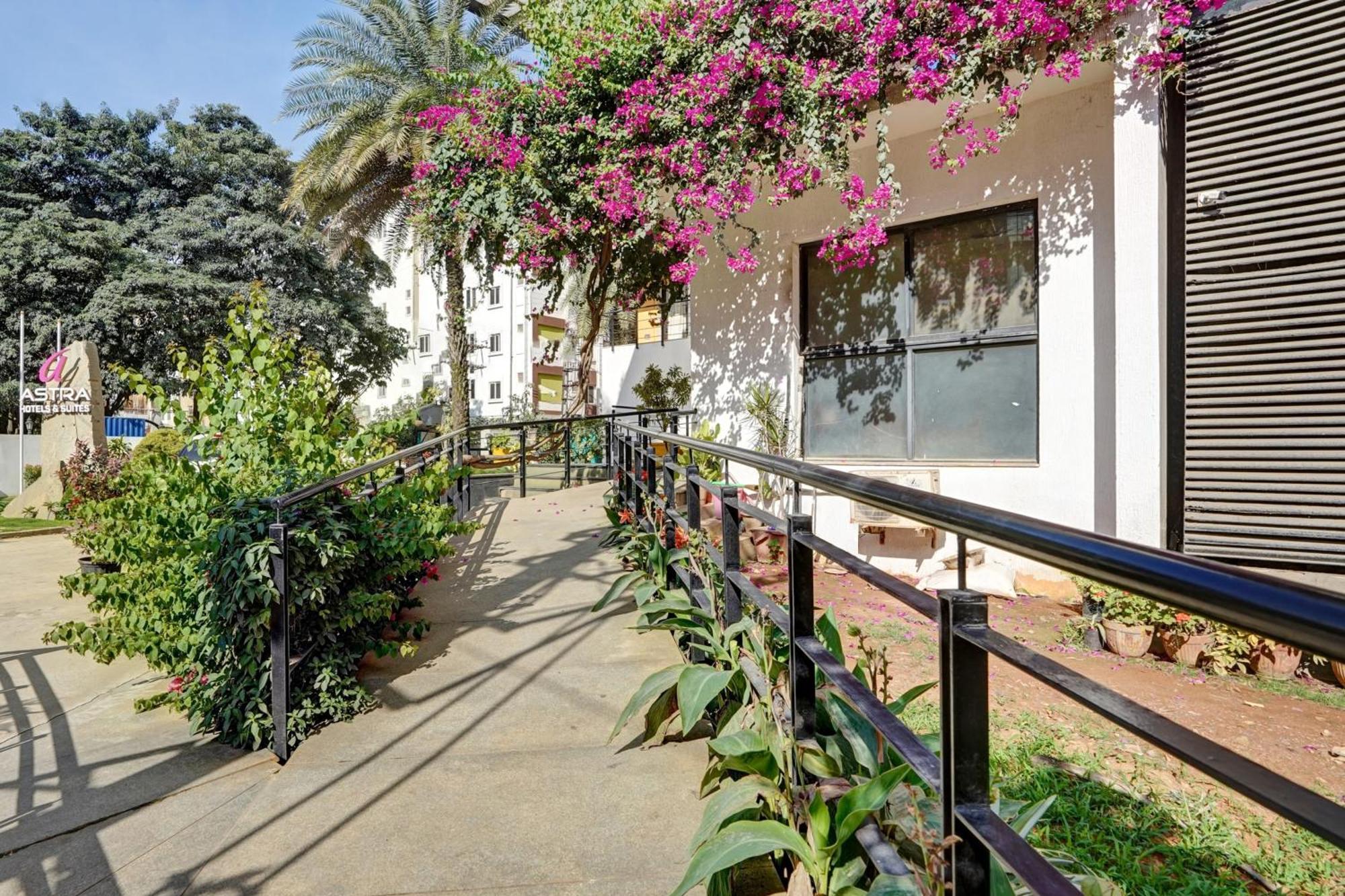 Astra Hotels & Suites - Marathalli Bangalore Buitenkant foto